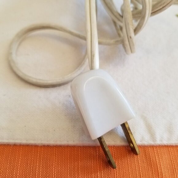 Vintage 1950's Lucite Table/Vanity/Boudoir MCM Lamps 10" - Set of 2 - EUC - Picture 4 of 4